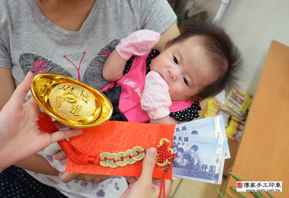 馬寶寶(新北永和區嬰兒寶寶滿月剃頭理髮、免費嬰兒剃胎毛儀式吉祥話)。中國風會場，爸媽寶貝免費穿「日中韓」古裝禮服。專業拍照、DVD光碟、證書。★購買「臍帶章、肚臍章、胎毛筆刷印章」贈送：剃頭、收涎、抓周，三選一。 2015.09.19 照片19